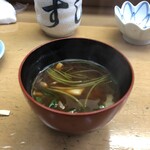 すし鶴 - 火傷注意‼︎ 熱々赤出汁。