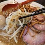 東京味噌らーめん 鶉 - 炒めヤサイ