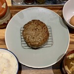 挽き肉のトリコ - 究極のハンバーグ定食 ¥1,650 のハンバーグ