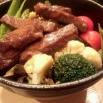 Shokushu Kassai Tamori - ステーキサラダーぉ肉ゴロゴロ入ってまぁーす(^O^)