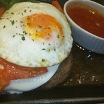 BISTRO309 - ハンバーグ、目玉焼きトッピング♪