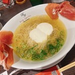 黄金の塩らぁ麺 ドゥエイタリアン - 