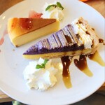 h cafe - ２段目は選べるケーキ　チーズケーキと紫芋とサツマイモのタルトを♬