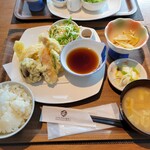 Oshokijitokoro Minoriya - 野菜と鶏の天ぷら定食(1200円)