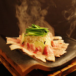 Isohachi - 五十八の名物料理はなんといっても『四つ葉ポークの安田瓦焼き!!』遠赤外線効果でお肉がとっても柔らかくやけるのです。