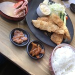 いしだ商店 - 朝獲れ地魚フライ定食！