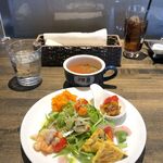 Cerbea - Aセット(前菜+スープ)は +550円