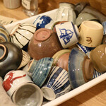 千代娘 - 燗酒はお好みのお猪口や平盃が選べます