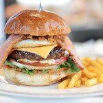 The Rich Burger - 料理写真:ベーコンチーズバーガー。