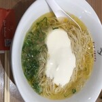 黄金の塩らぁ麺 ドゥエイタリアン - 