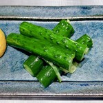 鉄板焼 お好み焼 かしわ - 叩き浅漬けきゅうり（¥690）（税込）