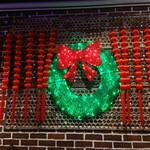 Chinese Café Eight - ビカビカネオンの店内にもXmas仕様のお飾りが。