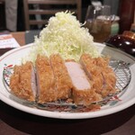 228867471 - ★上ロースカツ定食¥1.000
                      　※ご飯、豚汁、キャベツお代わり無料