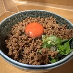 富士松 - 鶏そぼろ濃厚卵のせ御飯　460円
