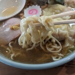飯村製作所 - ワンタン麺塩　麺リフト