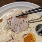 Vorasu Hayakawa - たまり醤油の泡鶏白湯ラーメン￥880 鶏チャーシューがめっちゃ美味しいです