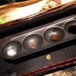 炭火鉄板焼　杜季 - 薬味達　塩だけで良いかも