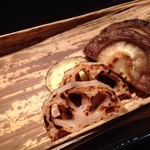 炭火鉄板焼　杜季 - 旬の野菜焼き　甘藷、蓮根、椎茸