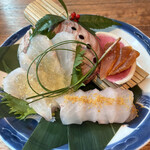 Namijiya - 白身魚昆布締め１５００円。浅く締めたソイの身は水分が抜けて旨味たっぷりです。ポン酢ジュレ、唐墨の二種の味わいも良かったです（╹◡╹）（╹◡╹）
