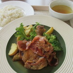 Resutoran Shikine - 骨付き鶏もも肉のローストとポテトフライ　880円
