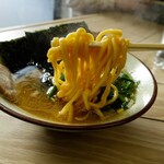 らすた - 特注卵麺使用、酒井製麺のいつもの奴と比べて麺の長さが長い、それが良い
あと麺自体も美味い！