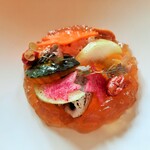 レストラン ヴァリエ - 香ばしく炙った鱧はほんのりレアな仕上がり♪プルプルしたカツオ酢のジュレにトロトロなめらかなシナモン風味のカボチャペースト、紅芯大根やハスイモなど野菜の食感もアクセント