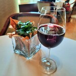 レストラン ヴァリエ - スッキリした甘味とふくよかで深みのあるぶどうのコクが高貴な味わい、有機ぶどうジュース赤968円