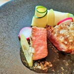 レストラン ヴァリエ - どっしり分厚いゆすのきポークはパンチのある旨味で、芳醇な脂の甘味が噛みしめるごとにジュワジュワ溢れる～