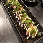 大 - 先付の山芋。メンバーが揃うまでのアテだが、ソースとマヨネーズにネギが加わり、お好み焼きの様で、ビールが進みます！