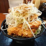 Karayama - ...「ネギ塩極ダレ丼（590円）」+「ご飯大盛り（0円）」、まるで二郎系ラーメンのヤサイマシのようだ。。