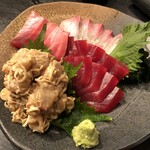 大 - 赤身と中トロに白身！左側は、今日一に上手かったタイの胡麻味噌和え！