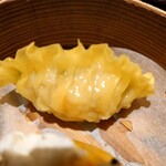 228882001 - プリップリな海老と肉の旨味
                        フカヒレスープの旨味の他
                        複雑な旨味がしてる美味しい味わい