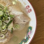 一楽ラーメン - 大盛りラーメン850円　右
