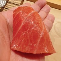 鮨 しゅん輔 阿佐ヶ谷 - 同じ中トロですが、シャリの温度を上げました