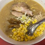 札幌焼き味噌ラーメン みずき - 味噌ラーメンとトッピングのバターとコーン