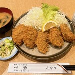 Tonkatsu Fujiyoshi - ヒレ一口かつ＆カキフライ。秋冬限定メニューです