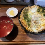 ごかく - 緑色のニクいやつ。お吸い物も◯