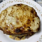 ブーランジェリー スドウ - ベシャメルソースとハムが絶妙なパンです。