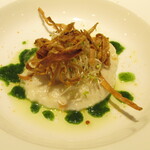 パスタとワインのお店 Piacere - 帆立 マッシュ里芋 牛蒡のチップス 菊菜のピューレ