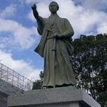 黒船亭 - 吾妻橋近く、「勝海舟の像」　