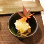 四季彩 鮨楽 - 寄せ豆腐(とびここんにゃく、蓴菜和え)
      