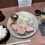 epais - 本日のヘレカツ定食 140g（1,820円）