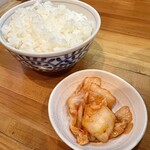 麺屋 だいくう - セットのご飯とキムチ！