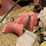 酒肴場 屯 - 大間のまぐろ大トロです！