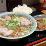 ラーメンとモツ煮 しまの - 料理写真: