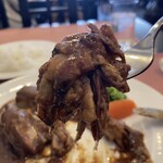 黒船亭 - 牛肉は300gとボリュームたっぷり