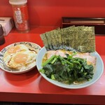 横浜家系ラーメン 黄金家 - チャーシュー麺¥1000、海苔¥100、ほうれん草¥130、目玉焼丼¥290