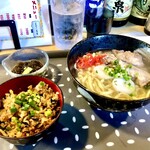 okinawaizakayachurasammaru - 定食にはジューシーと海蘊酢が付きます。