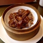 海上海 - スペアリブの黒豆ソース蒸し（６００円）