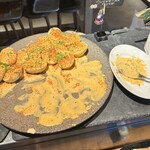 MORETHAN TAPAS LOUNGE - ウニマヨ